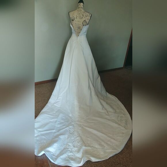 David's Bridal 2003 White Strapless Princess Wedding Dress Embriodered Dress 6 - Picture 6 of 15